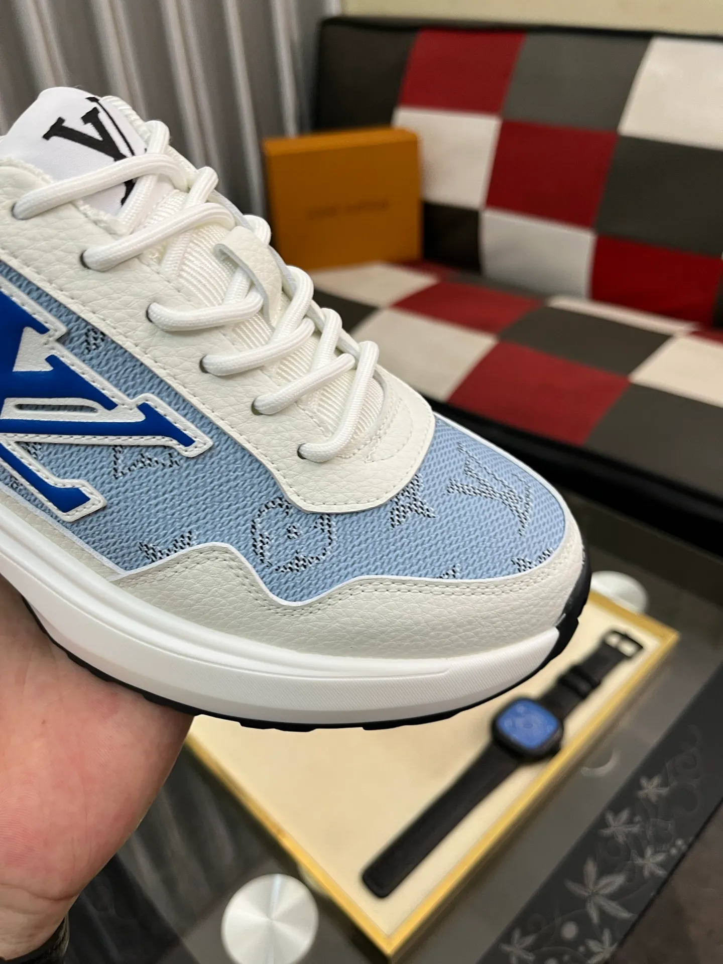Men's shoes 💰458⌚️⌚️【LOUlS VUlTTON】Louis Vuitton ~ unique and casual style. LV counter purchasing 🏃casual shoes😍😍 Men's 2022 counters are on sale simultaneously, Italian imported brands select first-layer Italian cowhide. 🐑Sheepskin lining (refuses to discolor and rub feet) Sole: Original sole specially provided by the original factory 🎬Better in kind Size number: 38-443️⃣Colors available